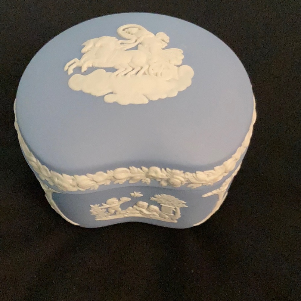 Wedgwood blue Jasperware box
